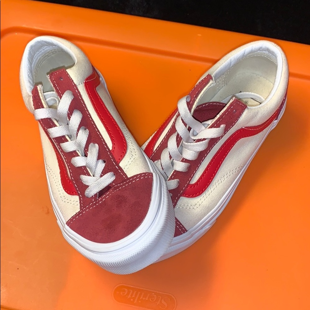 Vans - Picture 5 of 8